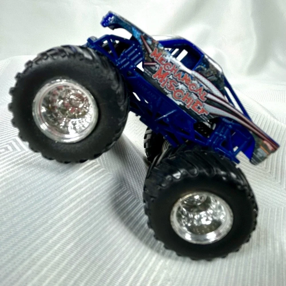 Lot of 5 Hot Wheels Monster Jam Trucks 1:64 - Various incl.Grave Digger 40 Anniv